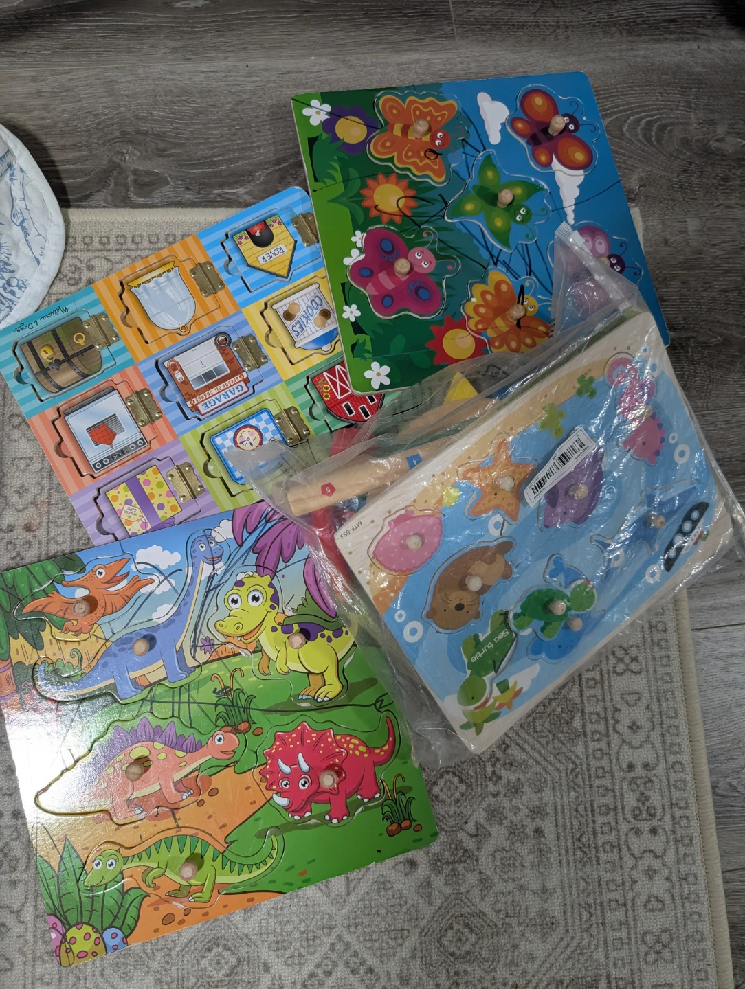 Wooden cassette puzzles