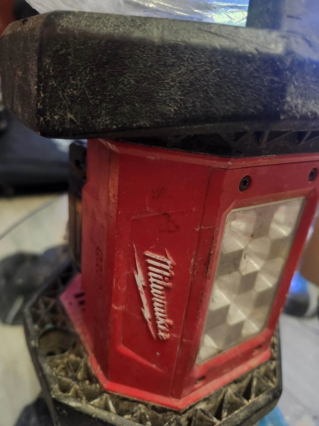 Milwaukee Red Portable Work Light - photo 2