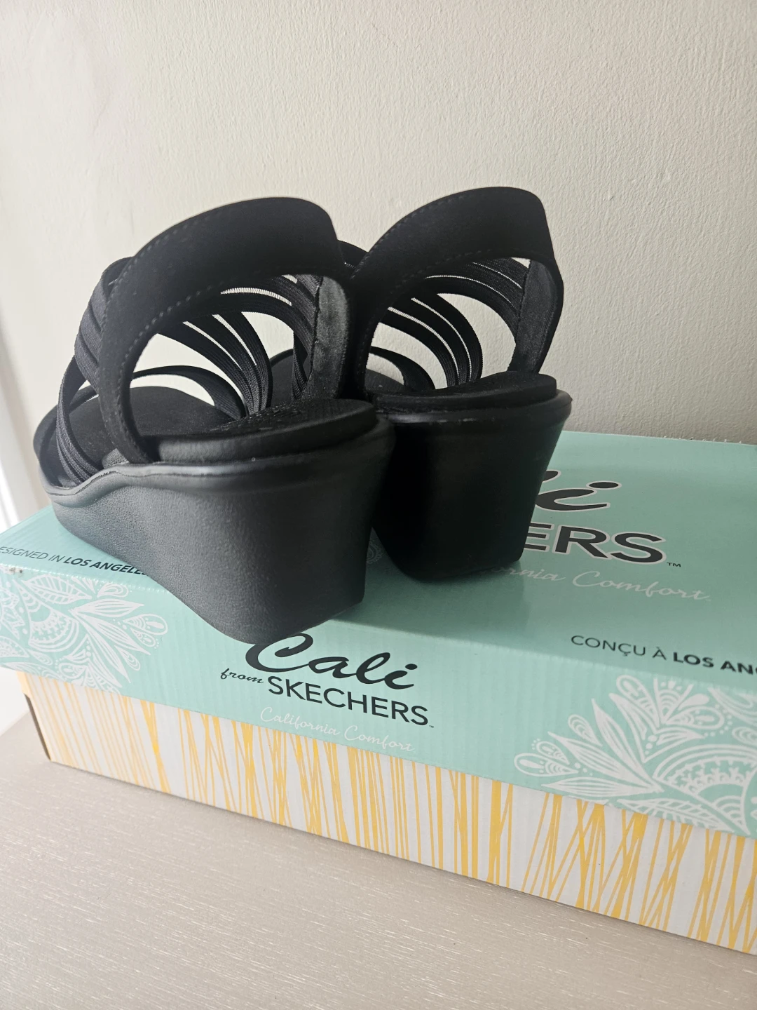 2 pairs of women’s size 7 Skechers sandals - photo 2