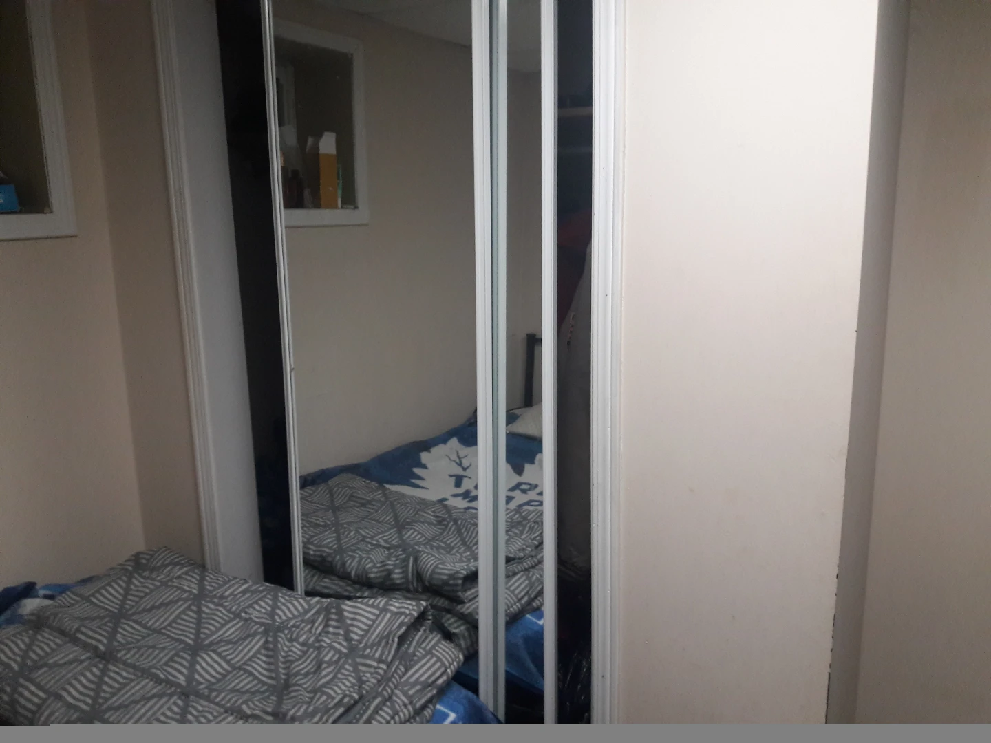 Sharing Room for rent in basement for men - photo 2