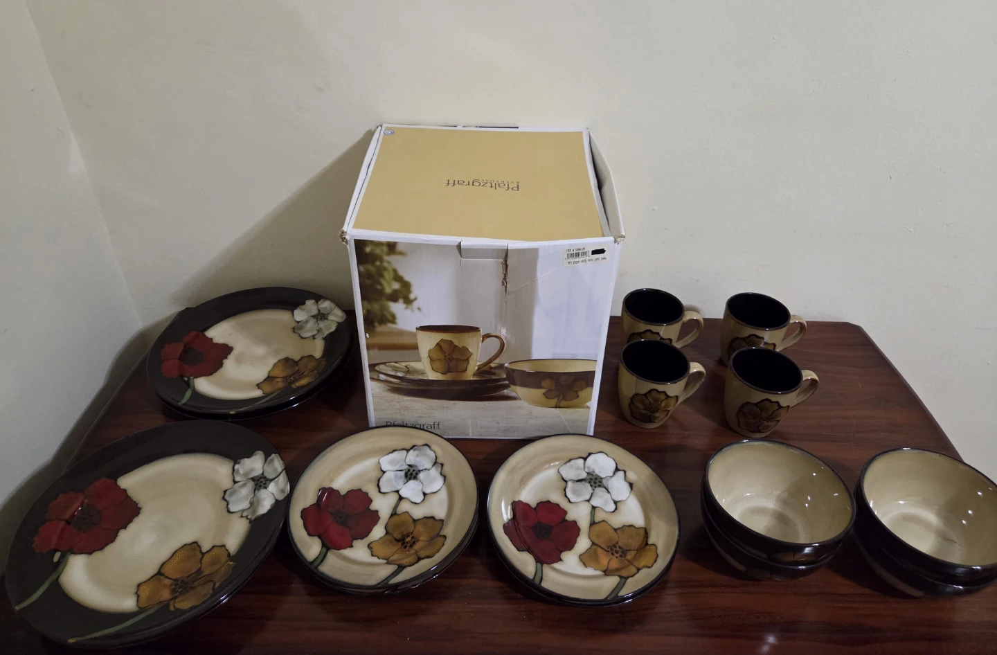 Pfaltzgraff Painted Poppies Complete 16-Piece Dinnerware Set