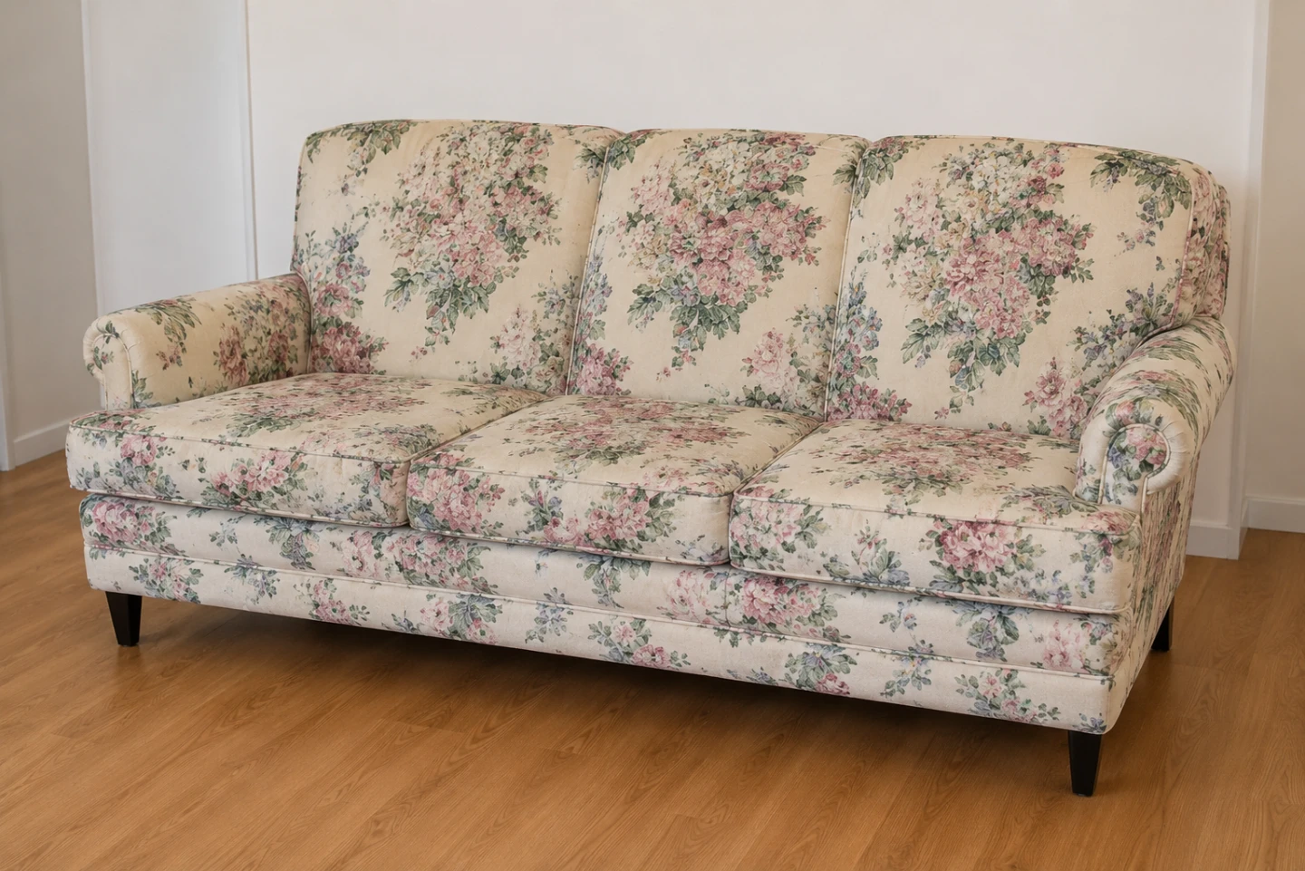 Vintage Floral Sofa – Classic 3-Seater Couch