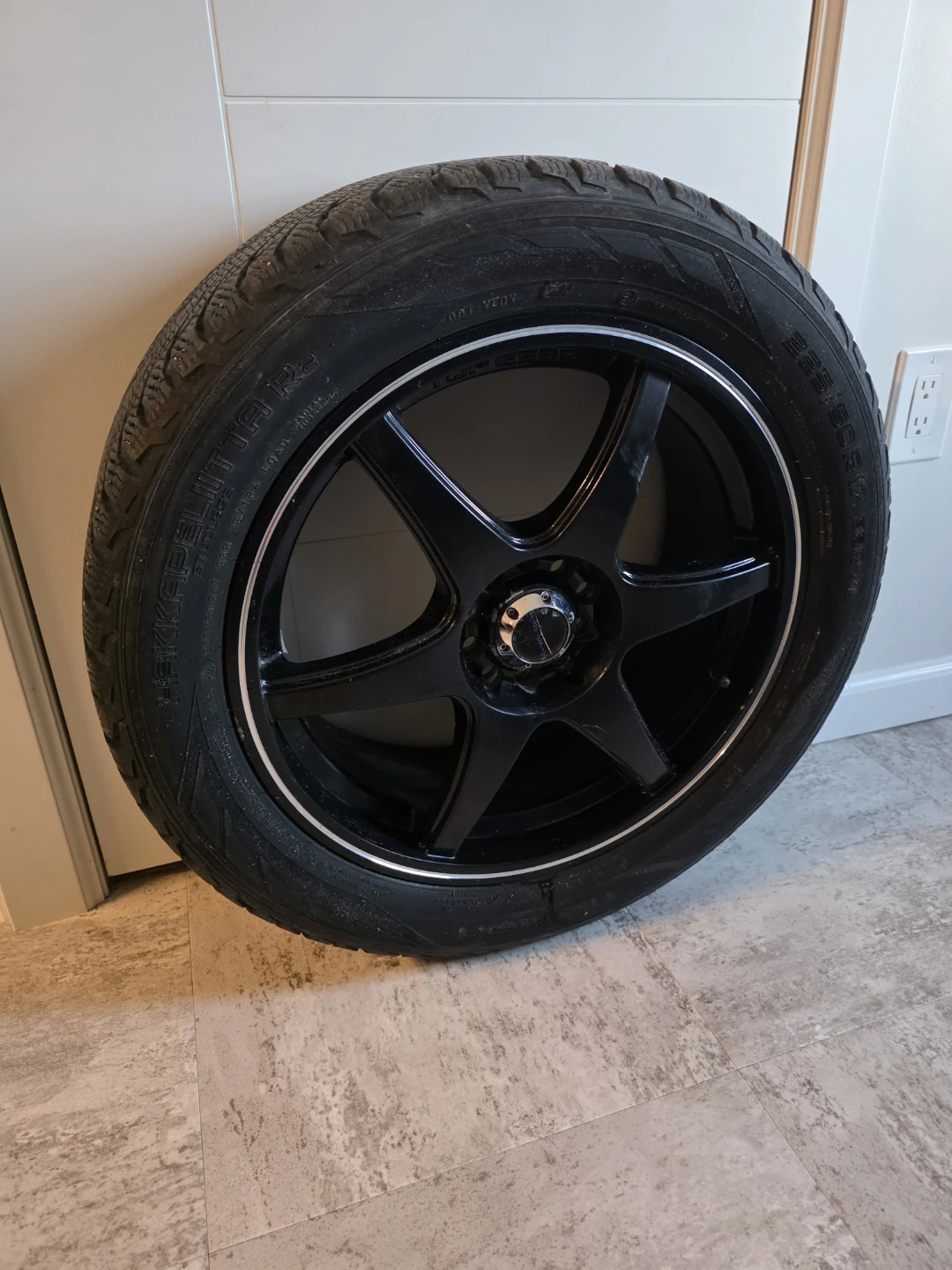 Nokian Hakkapeliitta R3 225/50R17 98R Studless Tire
