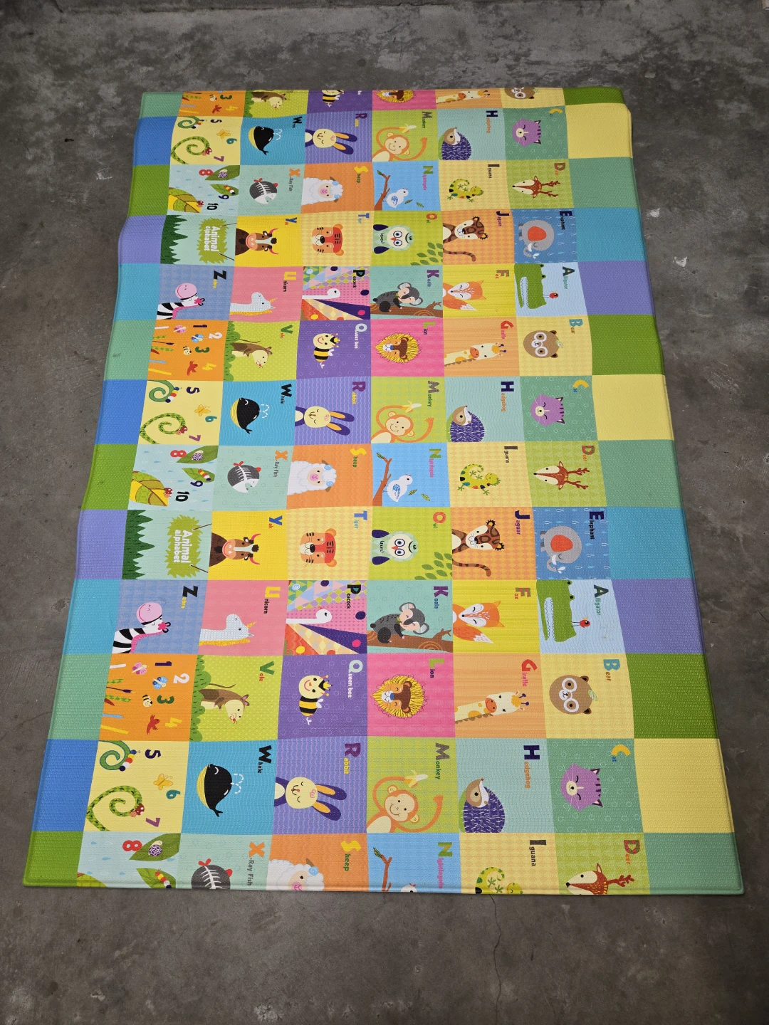Double-sided Play Mat with Animals and Alphabet
