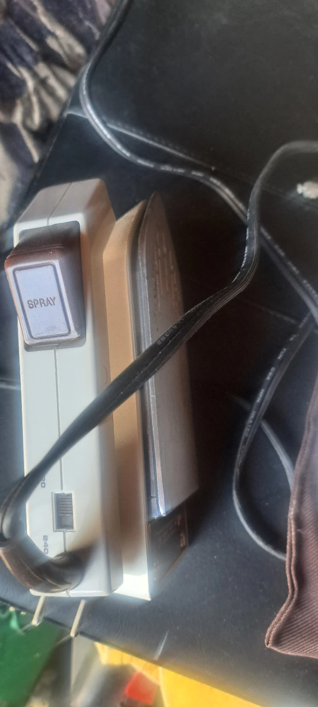 Philips Compact Travel Steam Iron with Spray - photo 2