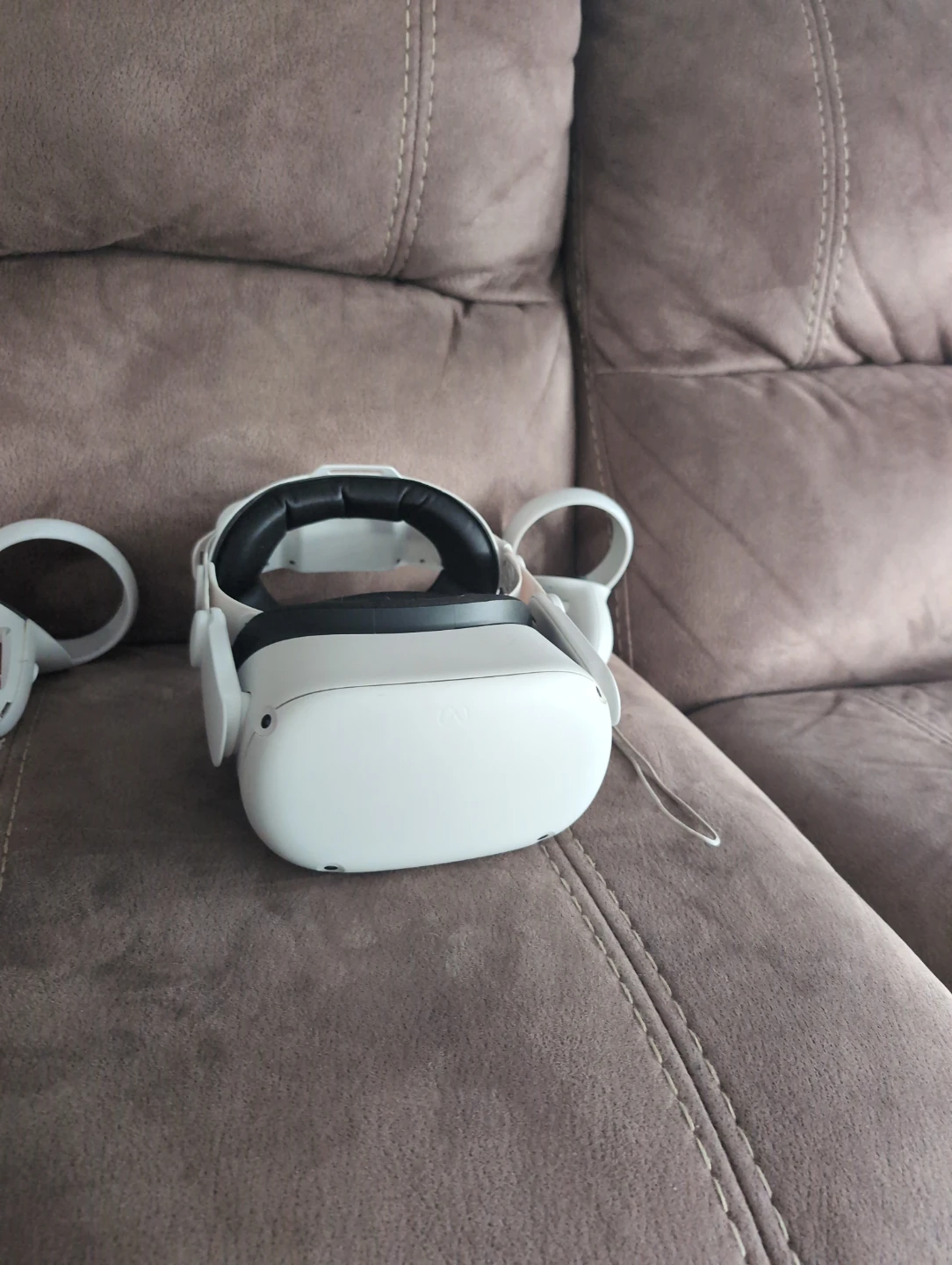 Oculus Quest 2 VR Headset