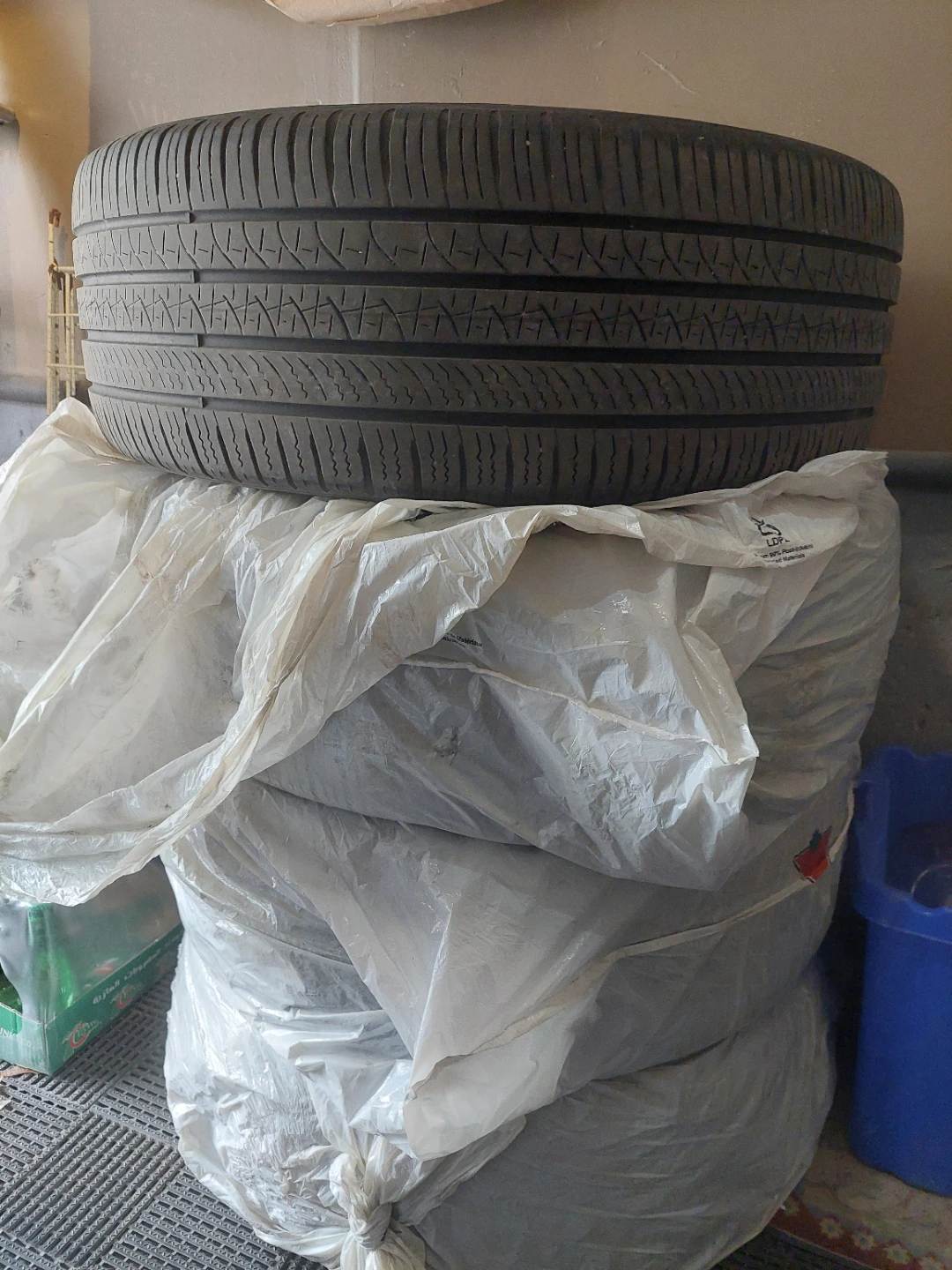 Volvo Pirelli Tire 255/40 R21 - photo 4