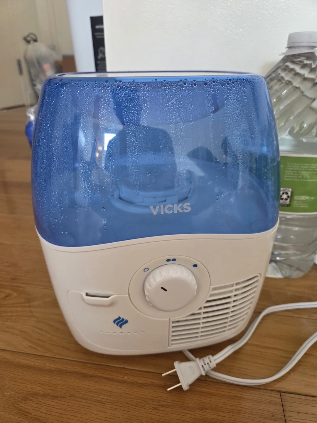 [Pickup Only] Vicks Filtered Cool Mist Humidifier w/ New Filters