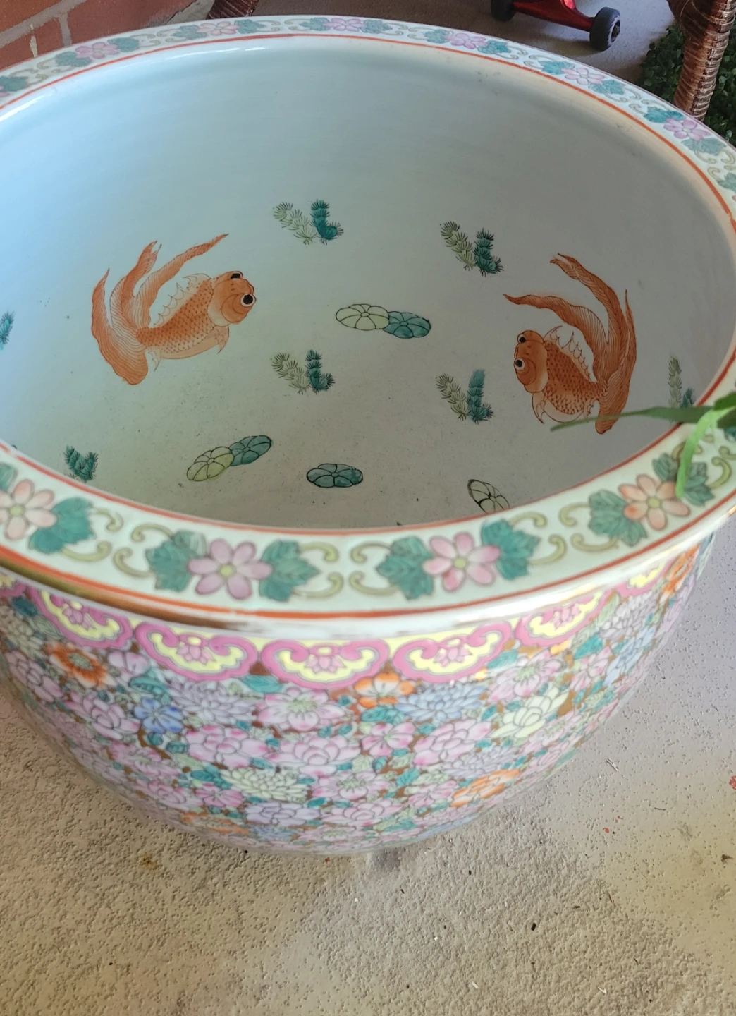 Chinese porcelain Famille Rose fish bowl planter. - photo 2