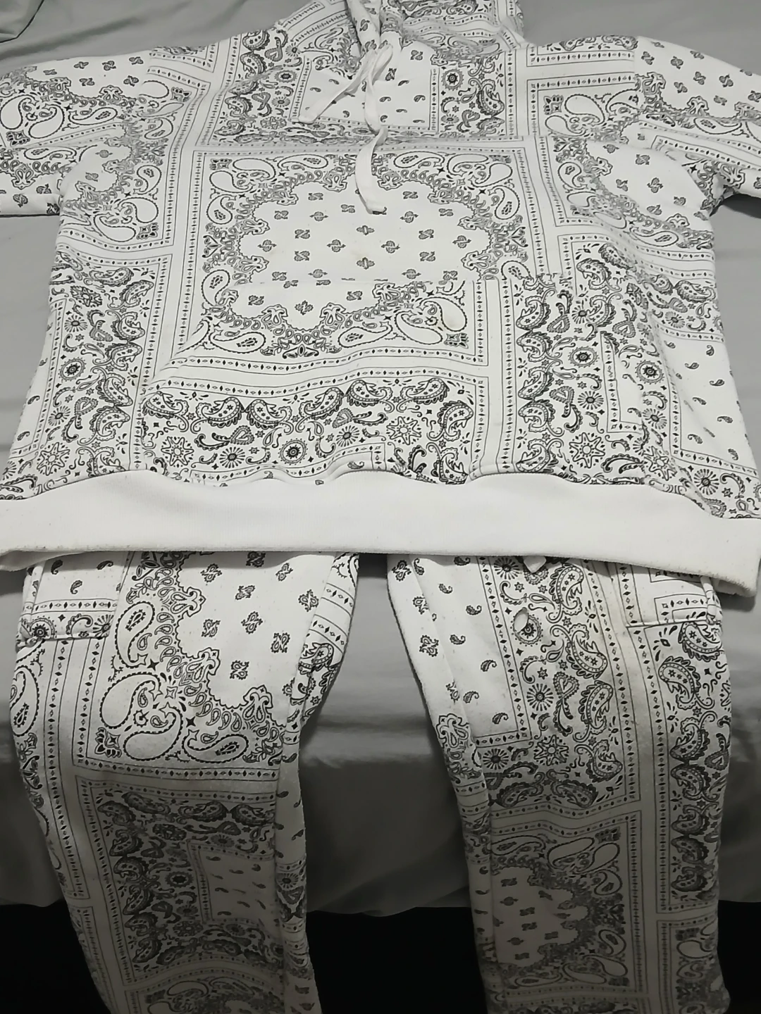 Victorious Bandana Print Hoodie and Jogger Set - Size L - photo 2