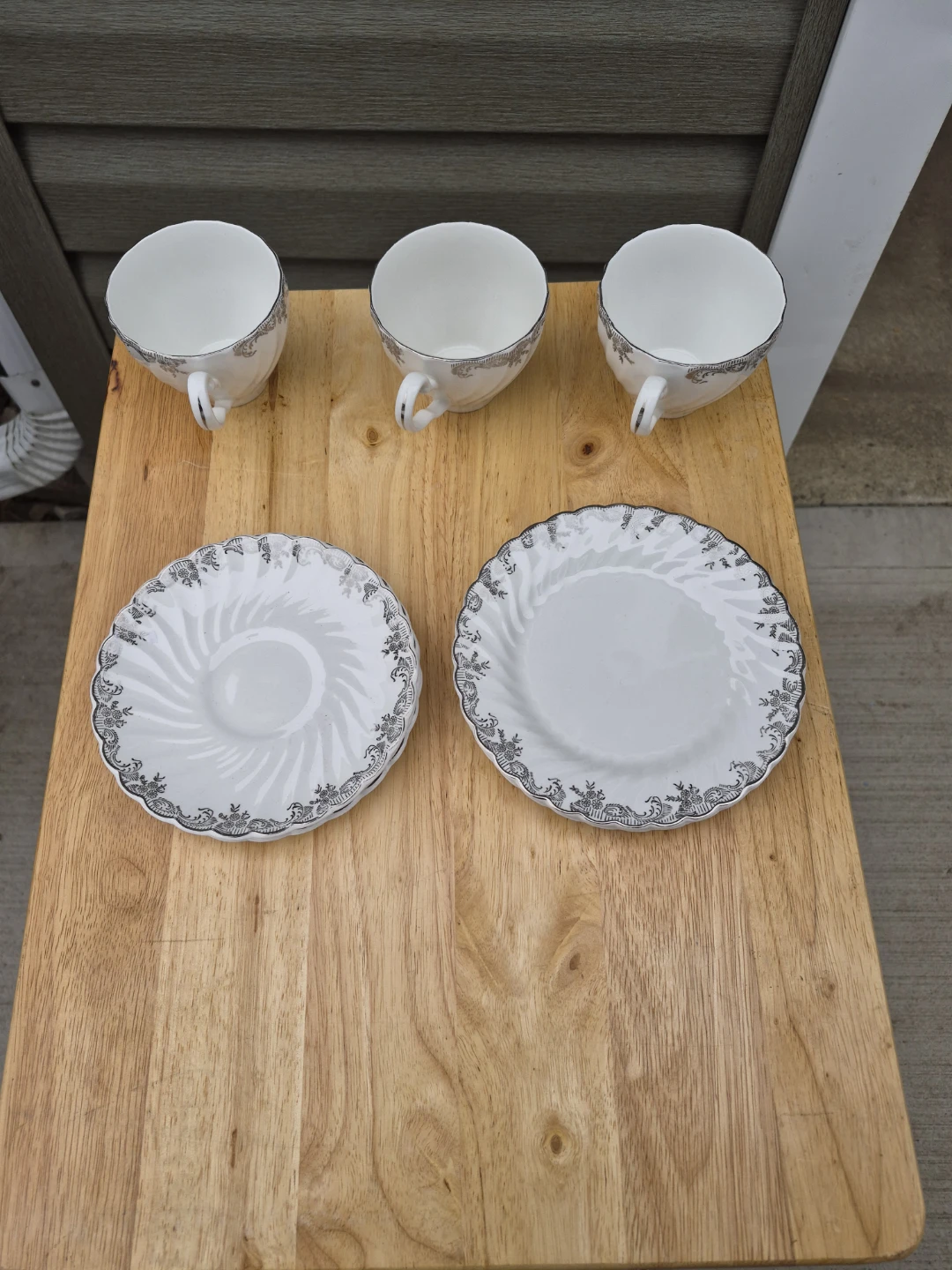 Set of 3 White Teacups with Saucers - photo 2