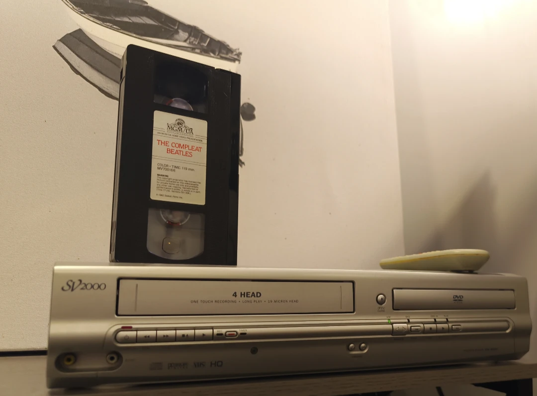 VHS/DVD/CD Player (SV2000) (With Remote)