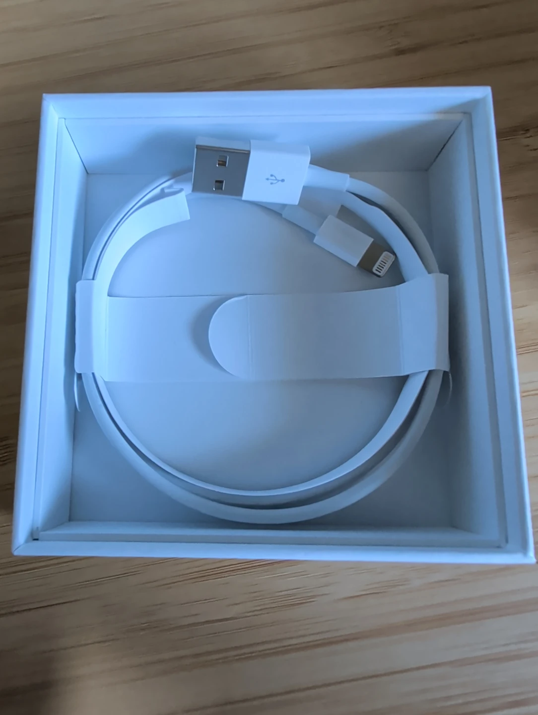 Apple AirPods with Charging Case - photo 5
