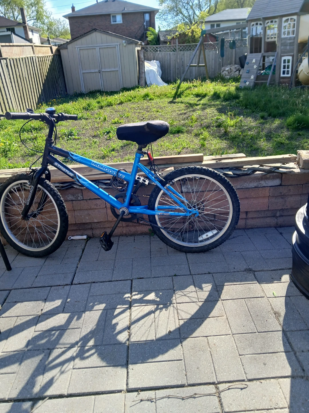 Mongoose Stratus 20" Kids Bike - Blue/Black