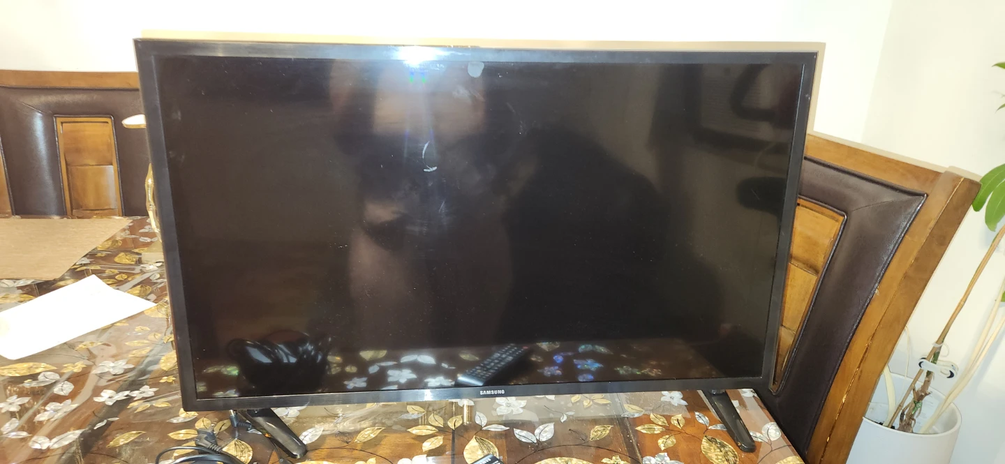 Samsung 32" Smart LED TV UN32J5205AFXZ