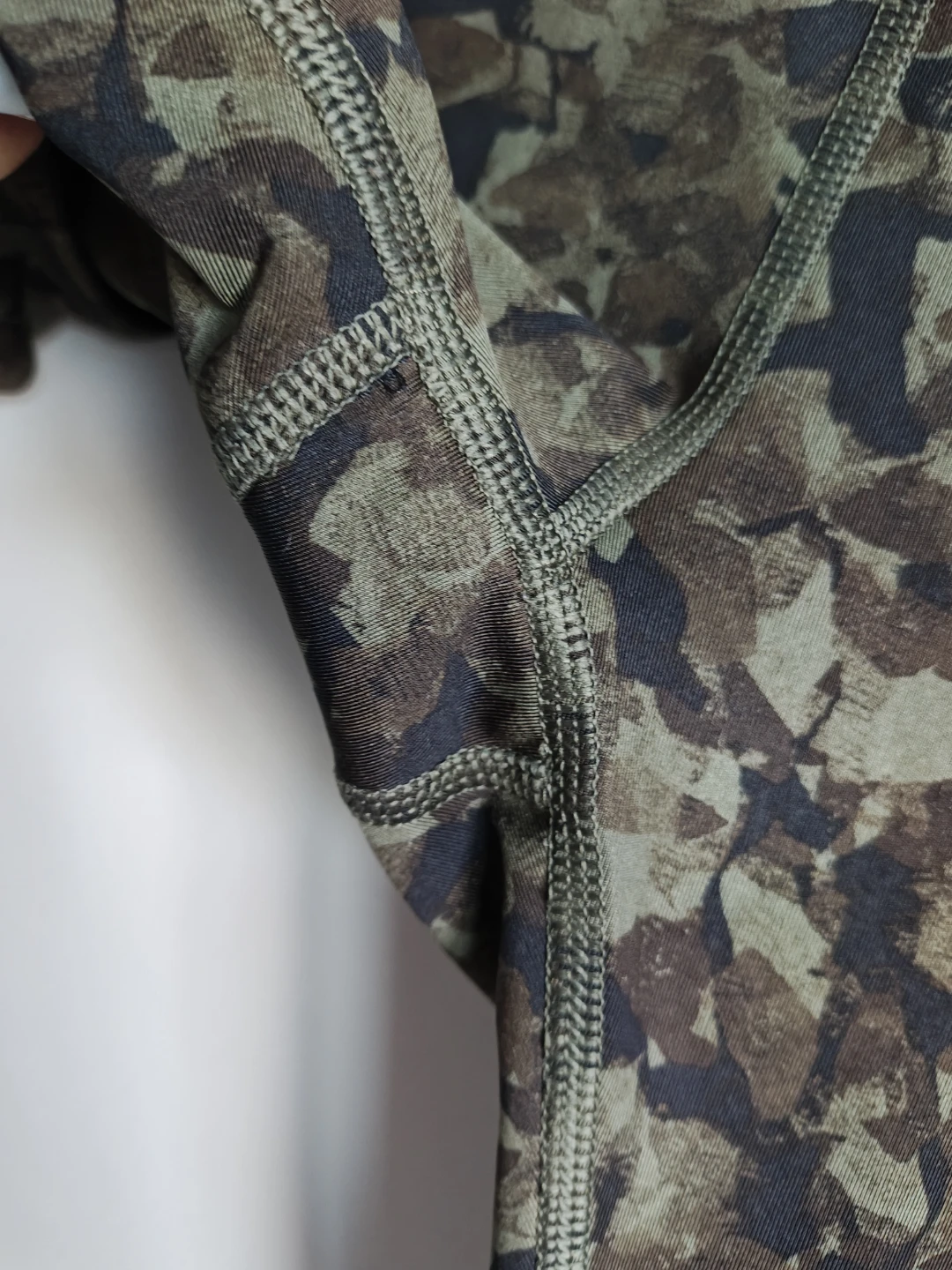 Lululemon Camo Print Leggings - photo 4