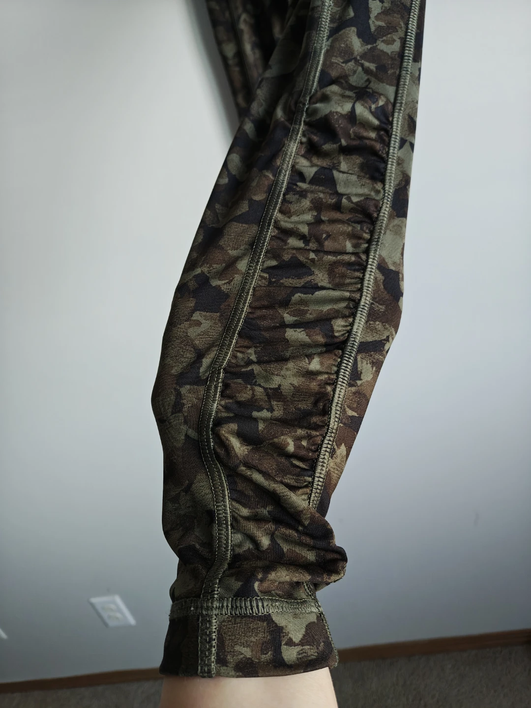 Lululemon Camo Print Leggings - photo 5