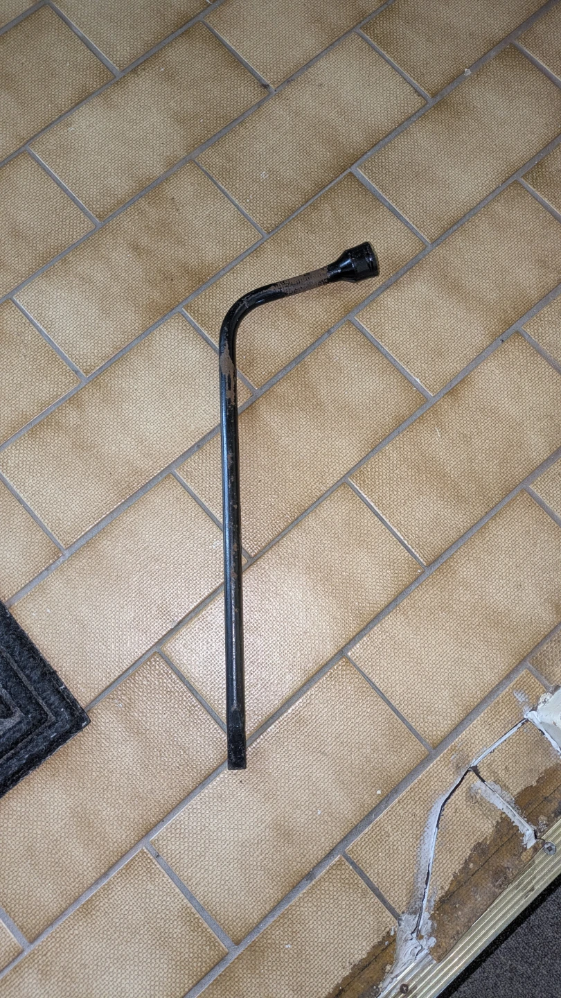 Certified 2 Ton Trolley Jack and 20" Lug Wrench Set - photo 4