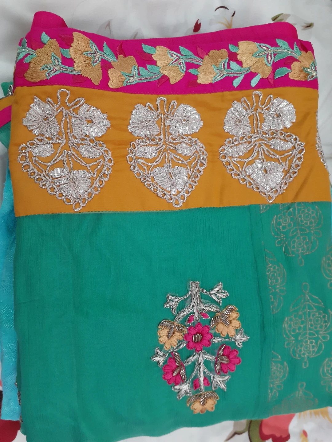 Embroidered Kurti Set with Teal Dupatta - photo 3