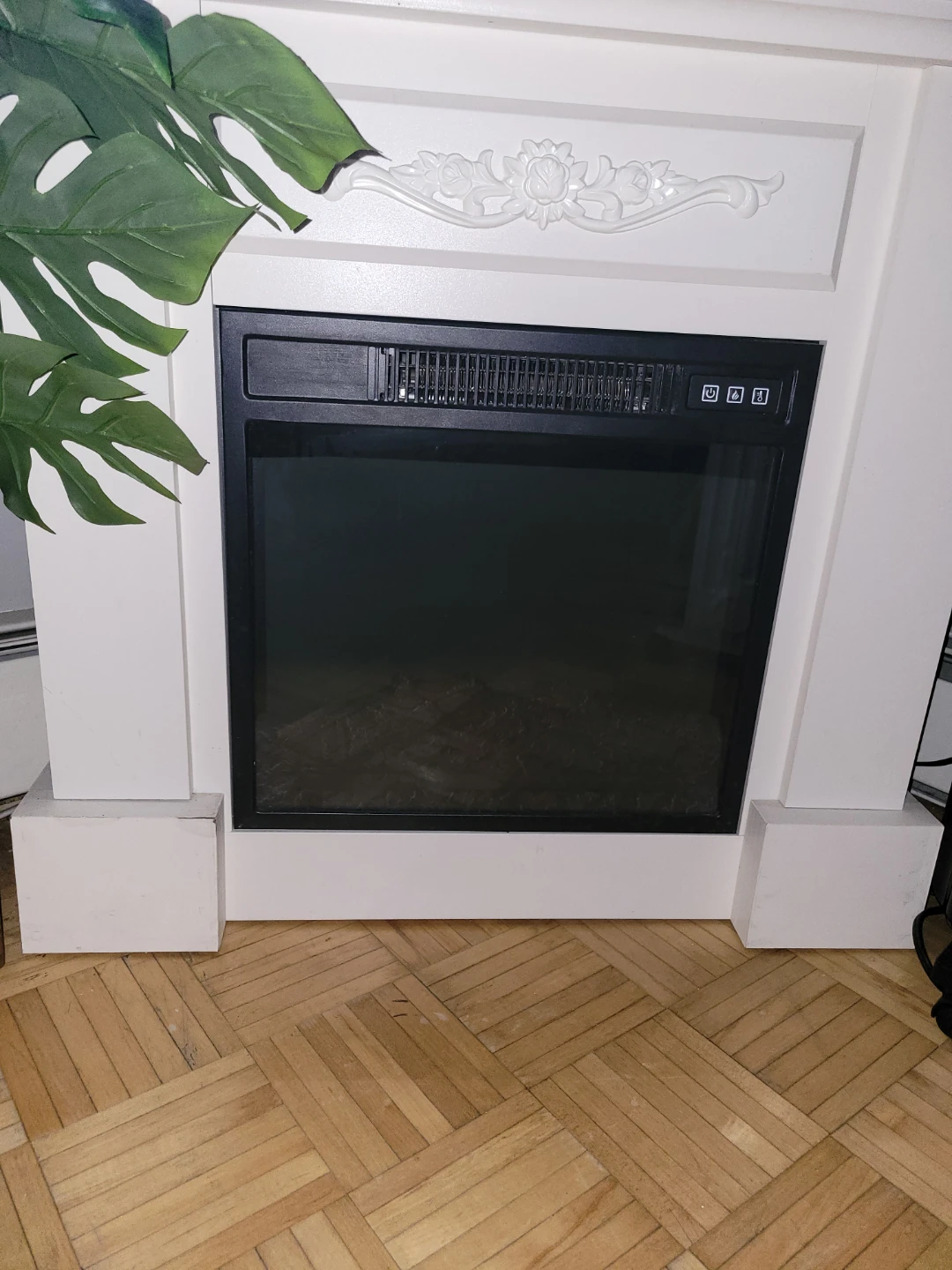 White Electric Fireplace with Decorative Mantel