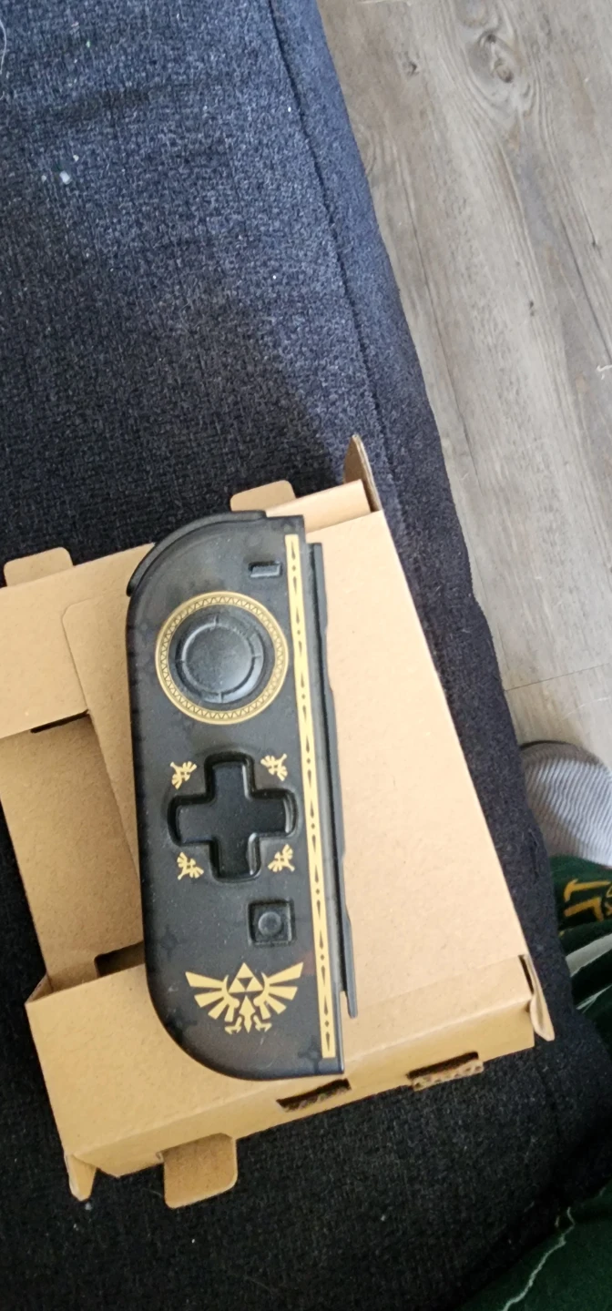 Switch Controller (L) - Zelda Edition & Joy-Con (R) Neon Red - photo 4