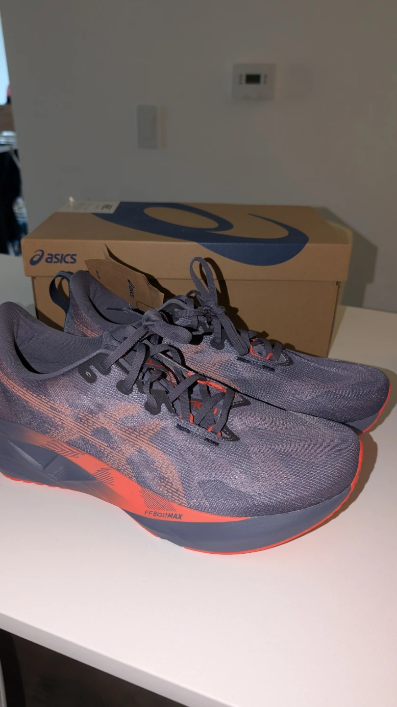 BNIB Men's size 12 Asics Novablast 5 Running Shoes - photo 2