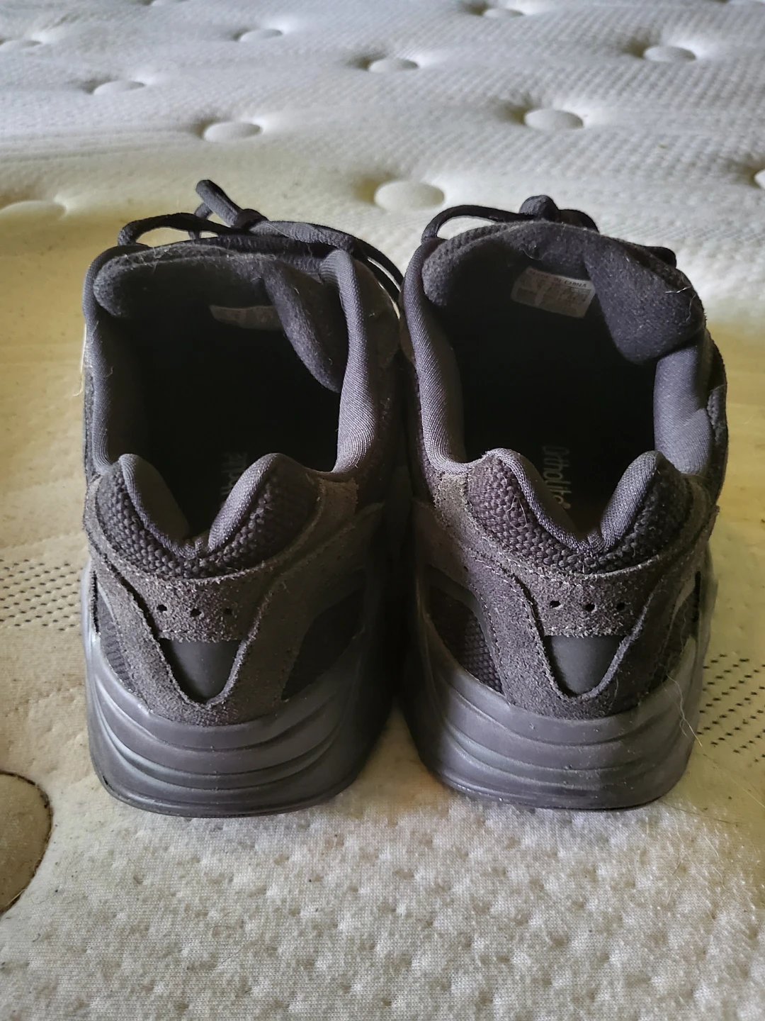 Yeezy Boost 700 V2 Vanta 2019 - photo 3