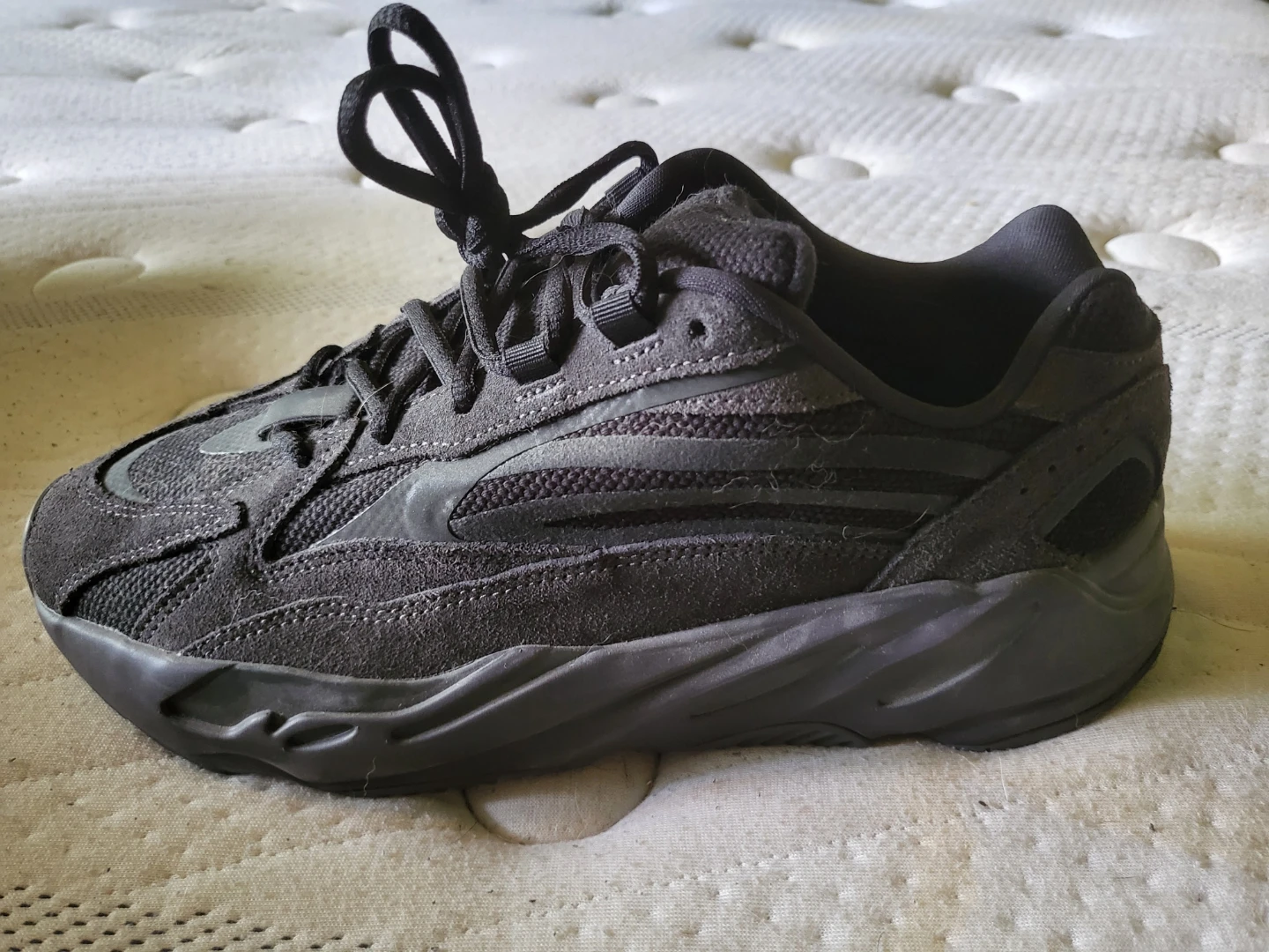 Yeezy Boost 700 V2 Vanta 2019 - photo 4