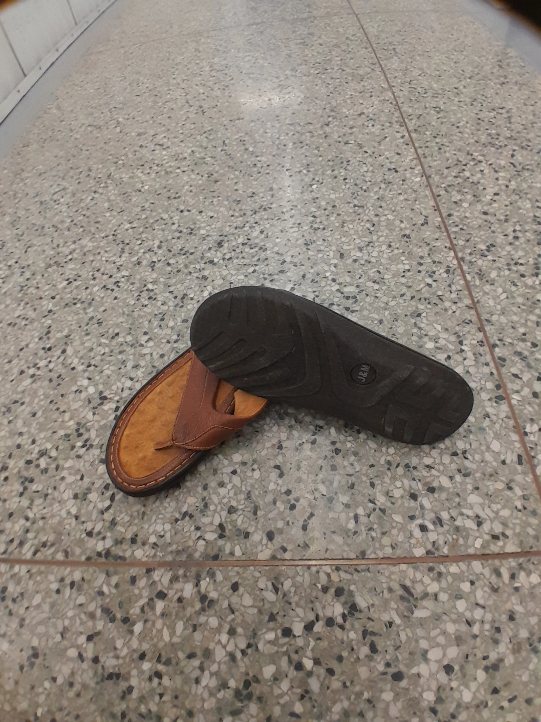 Brown Leather Flip Flops Original J&M Size 11 - photo 3