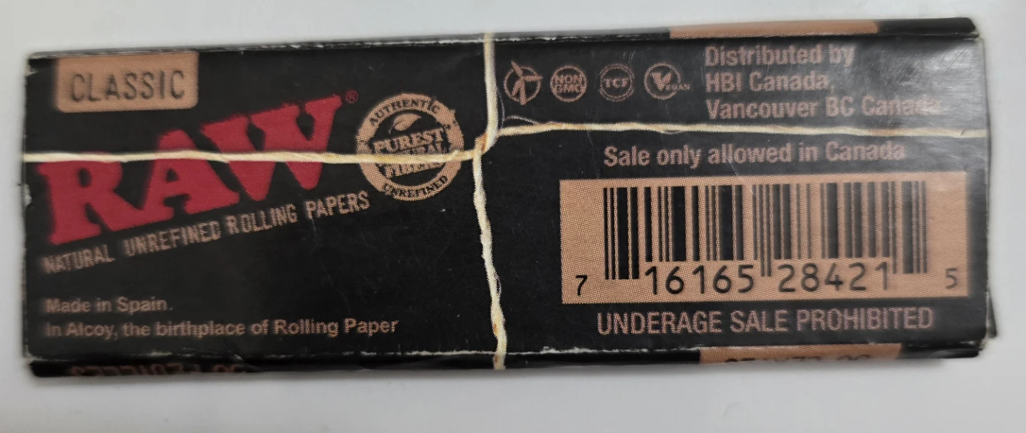 RAW Classic Black 1 1/4 Size Natural Unrefined Rolling Papers - photo 2