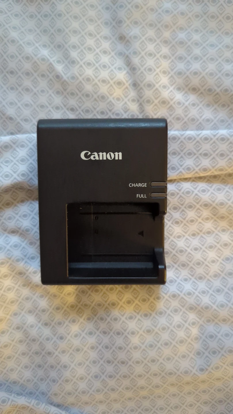 Canon Rebel T6 DSLR Camera w/ 18-55mm, 75-300 mm Lens & Charger - photo 4