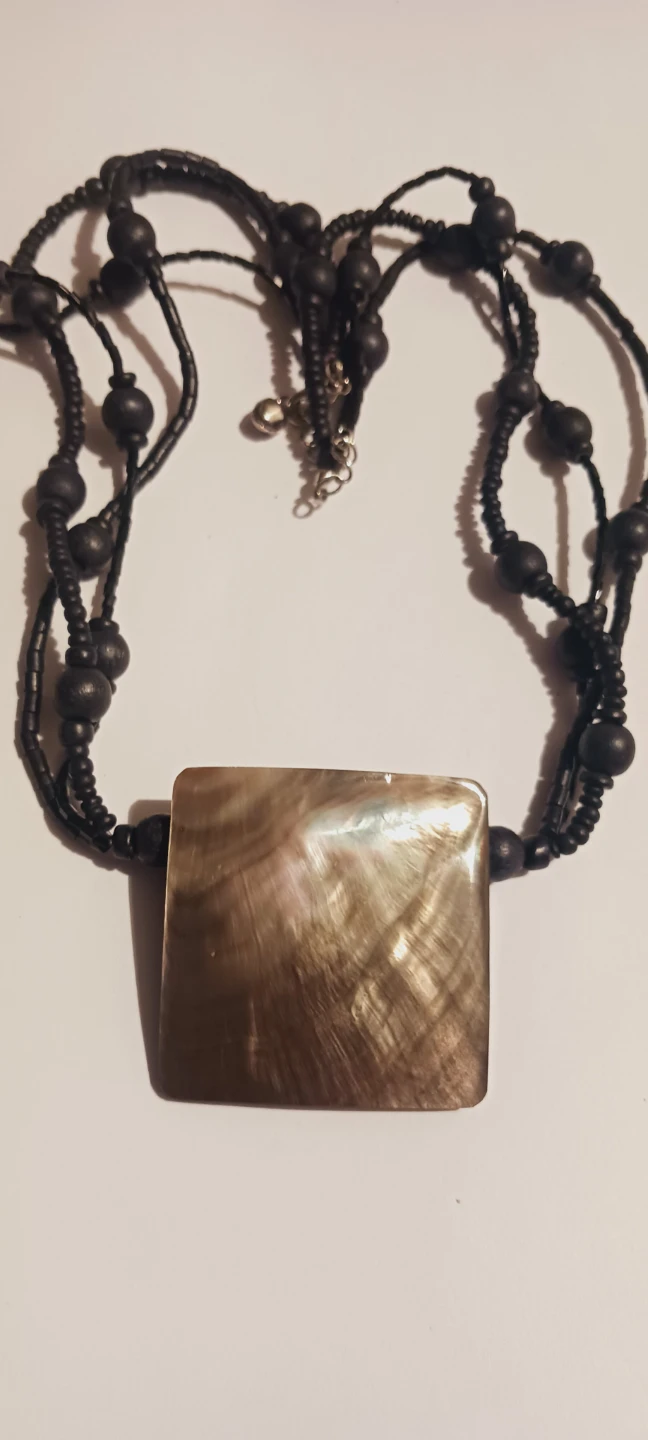 Gorgeous Mother of Pearl Square Pendant Beaded Necklace - photo 4