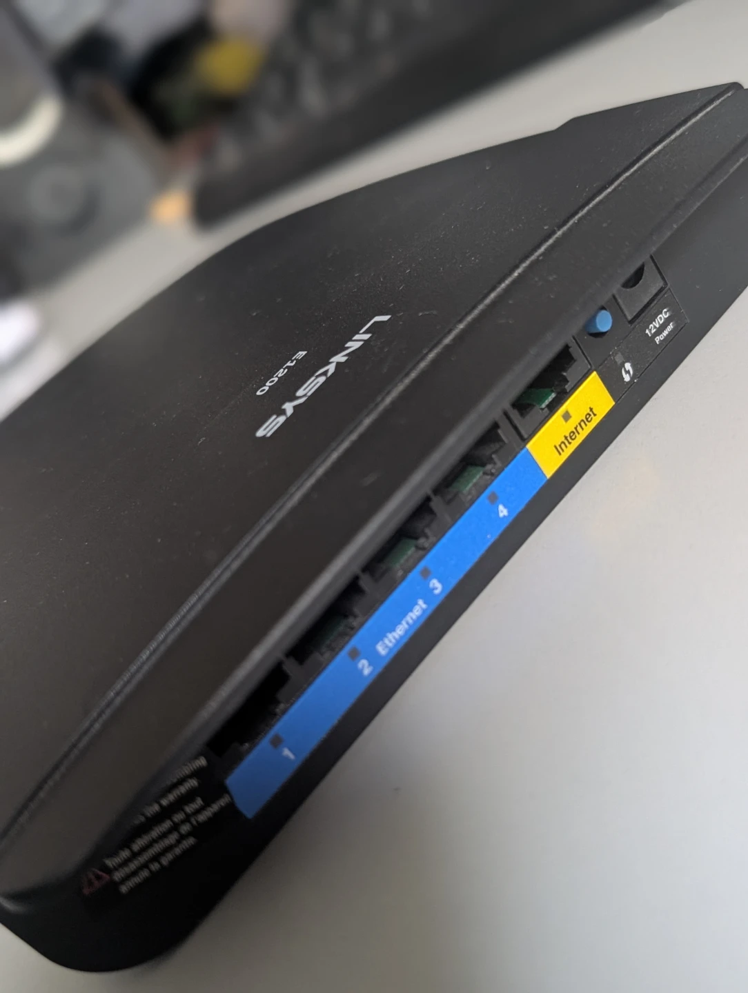 Linksys E1200 Wireless-N Router - photo 2