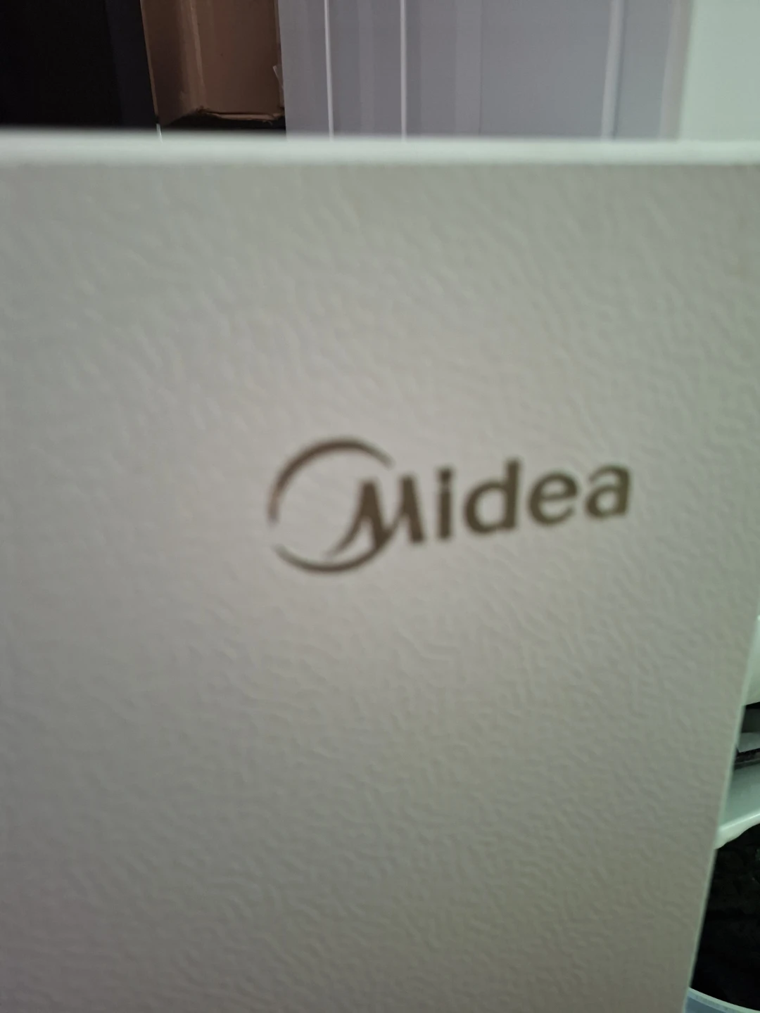FREE DELIVERY!! Midea MRT14B3AWW condo size fridge like new $350 - photo 2