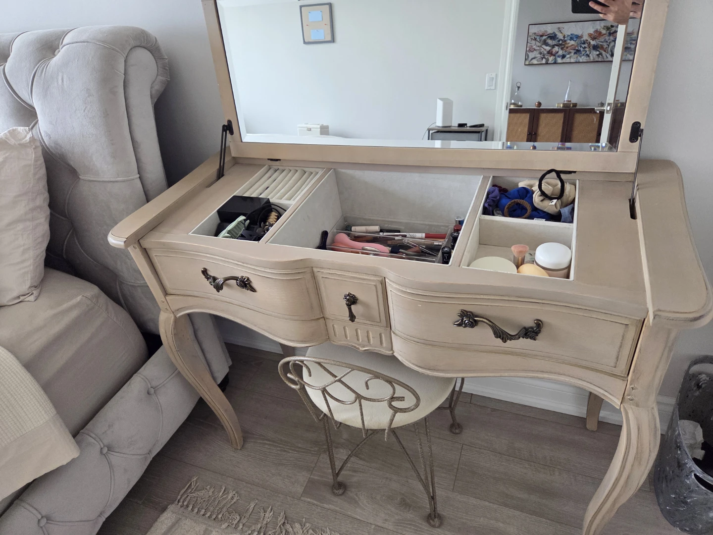 Vintage Vanity Table with Stool - photo 4