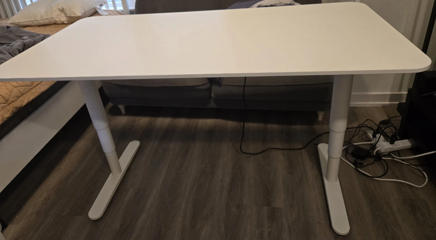 IKEA adjustable table [Moving out Final sale 🚚]