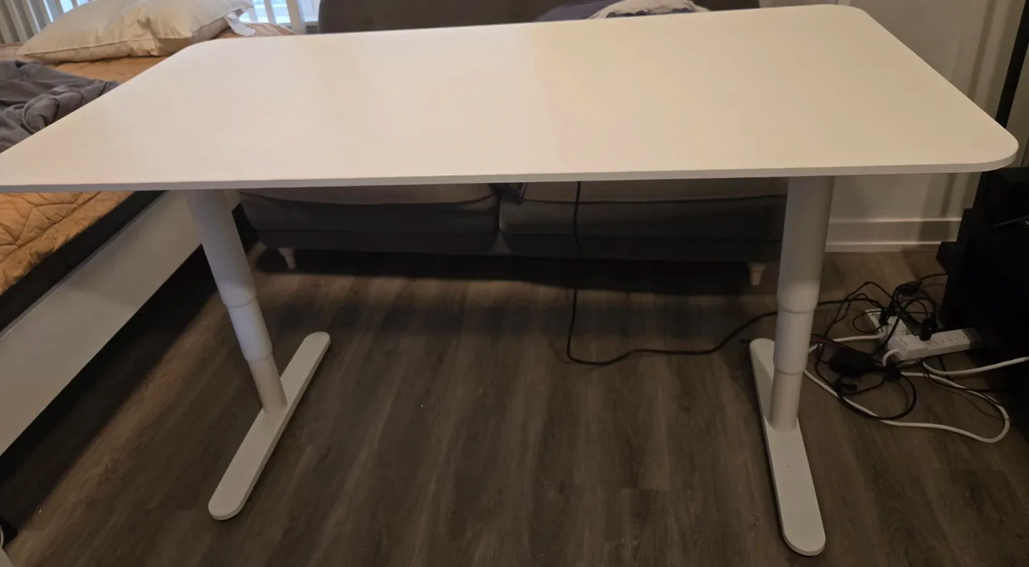 IKEA adjustable table [Moving out Final sale 🚚]