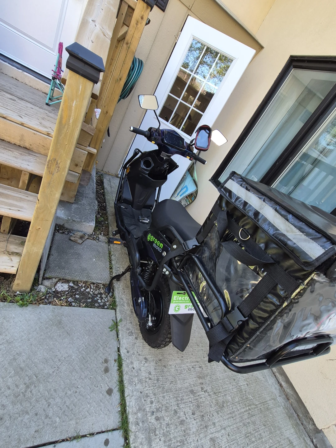 Green Moto Electric Scooter with Delivery Bag - photo 2