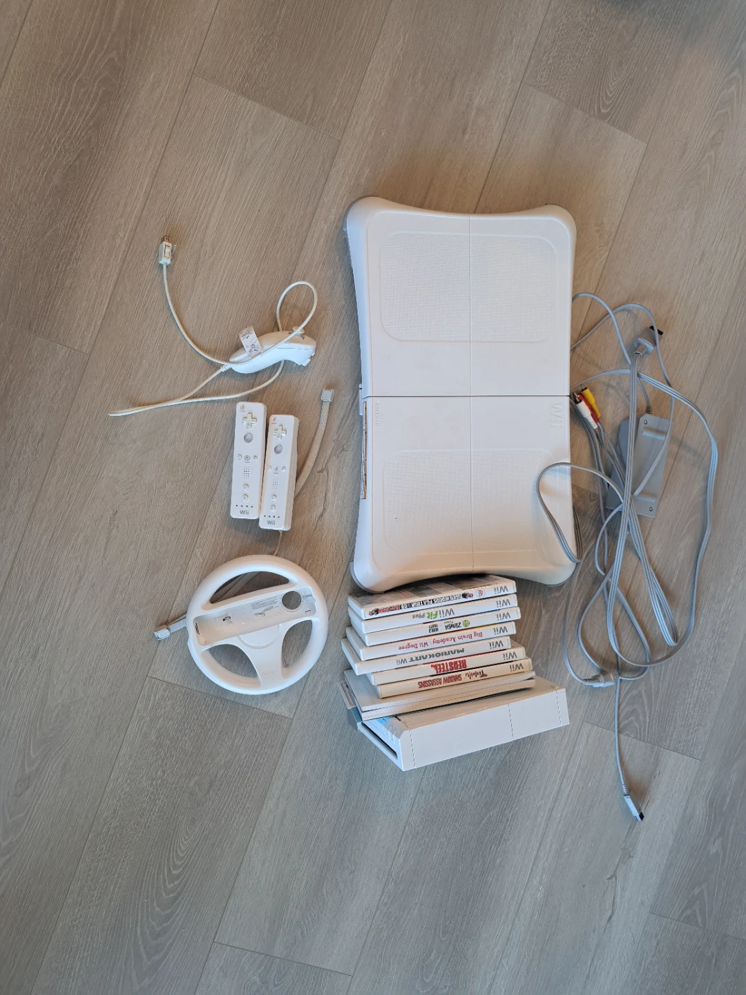 Nintendo Wii Console Bundle with Games and Accessories