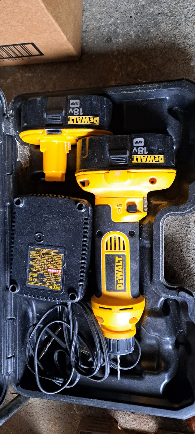 DeWalt 18V XRP Cordless Drill/Driver  Charger  2 Batteries