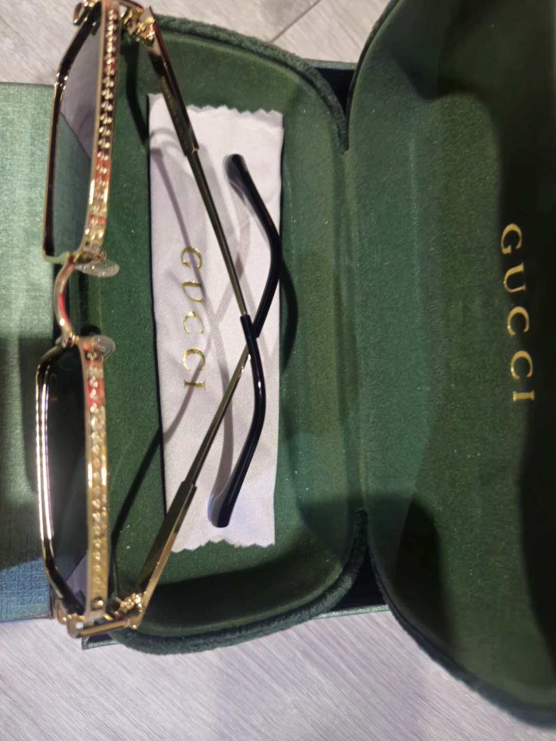 GUCCI Sunglasses with Case - photo 2