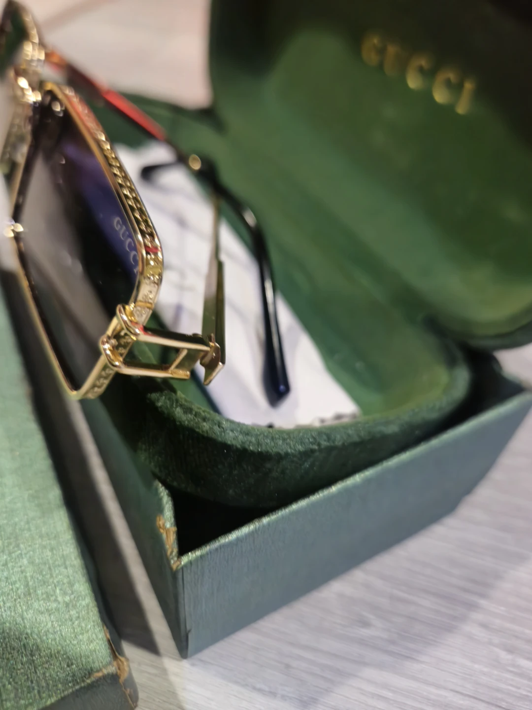 GUCCI Sunglasses with Case - photo 3