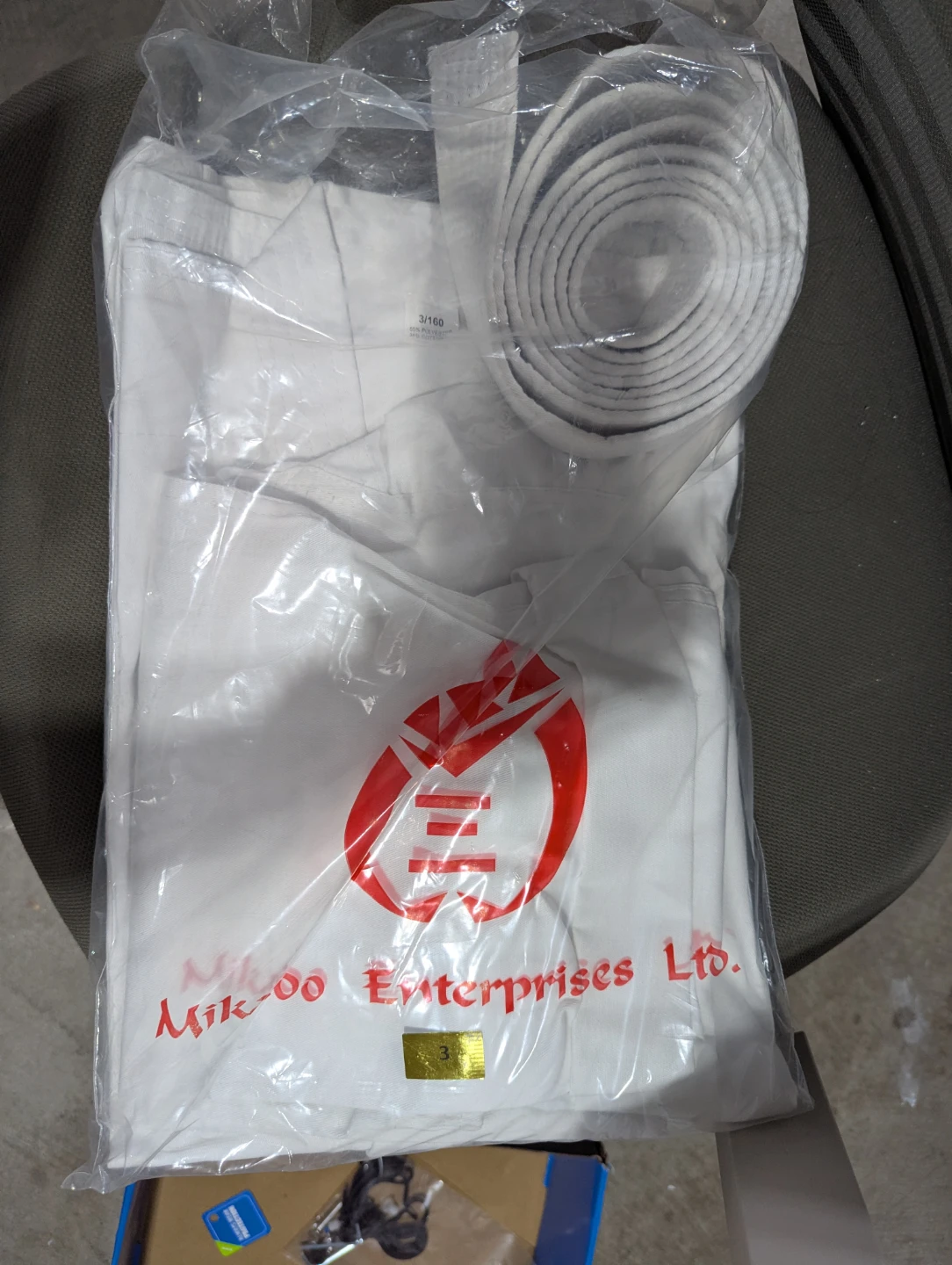 Mikoo Enterprises Ltd. Karate Gi Set with Belt Size 3/160