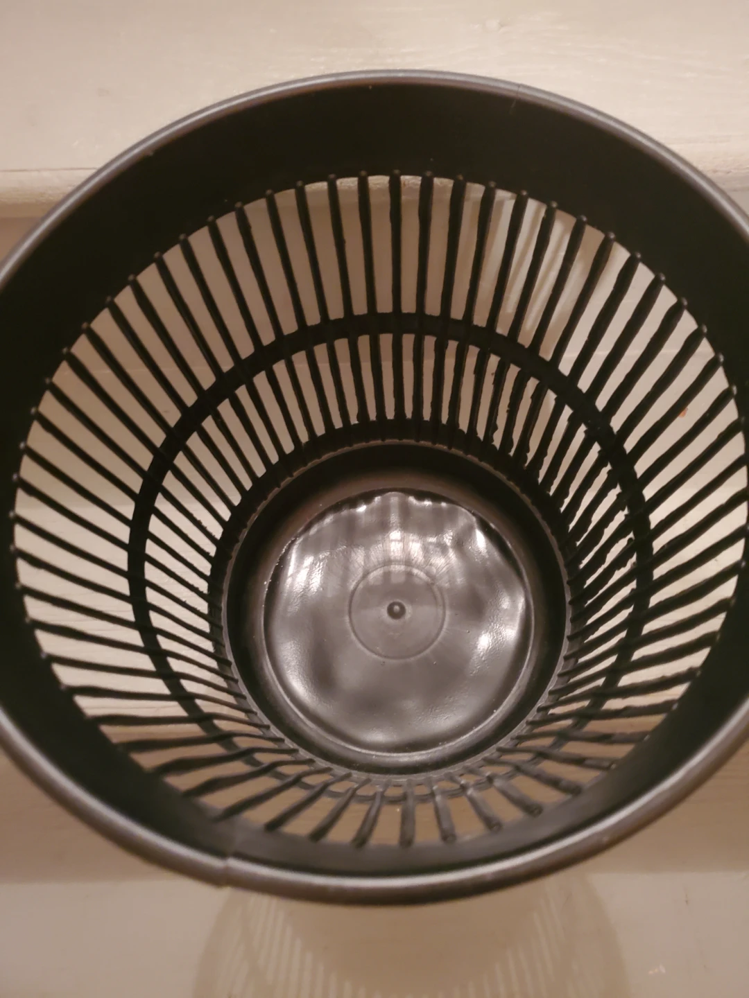 Black Mesh Wastebasket - photo 2