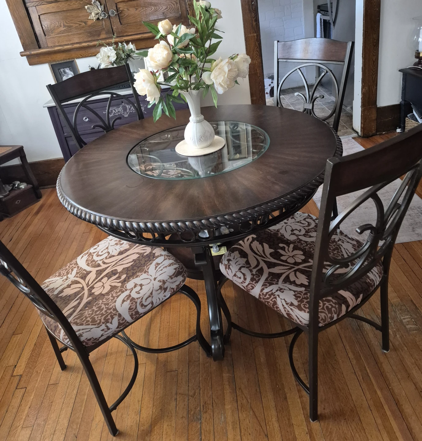 Round Dining Table with 4 Chairs