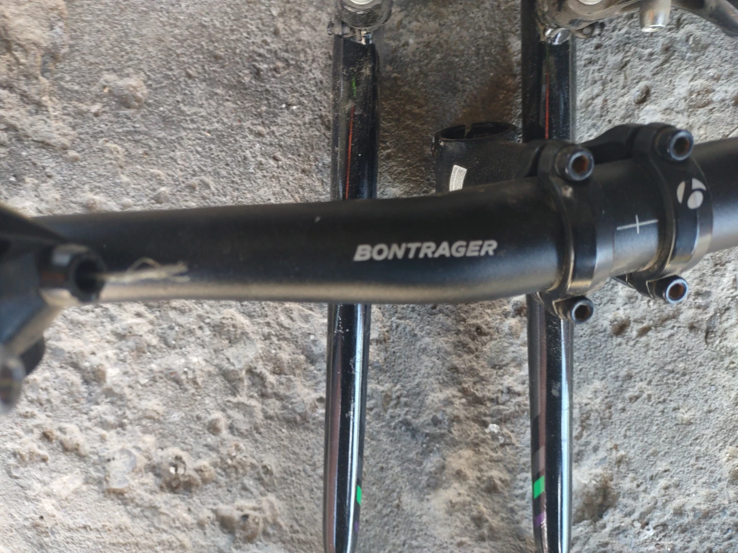Bontrager Handlebar with Shimano V-Brake Levers - photo 2