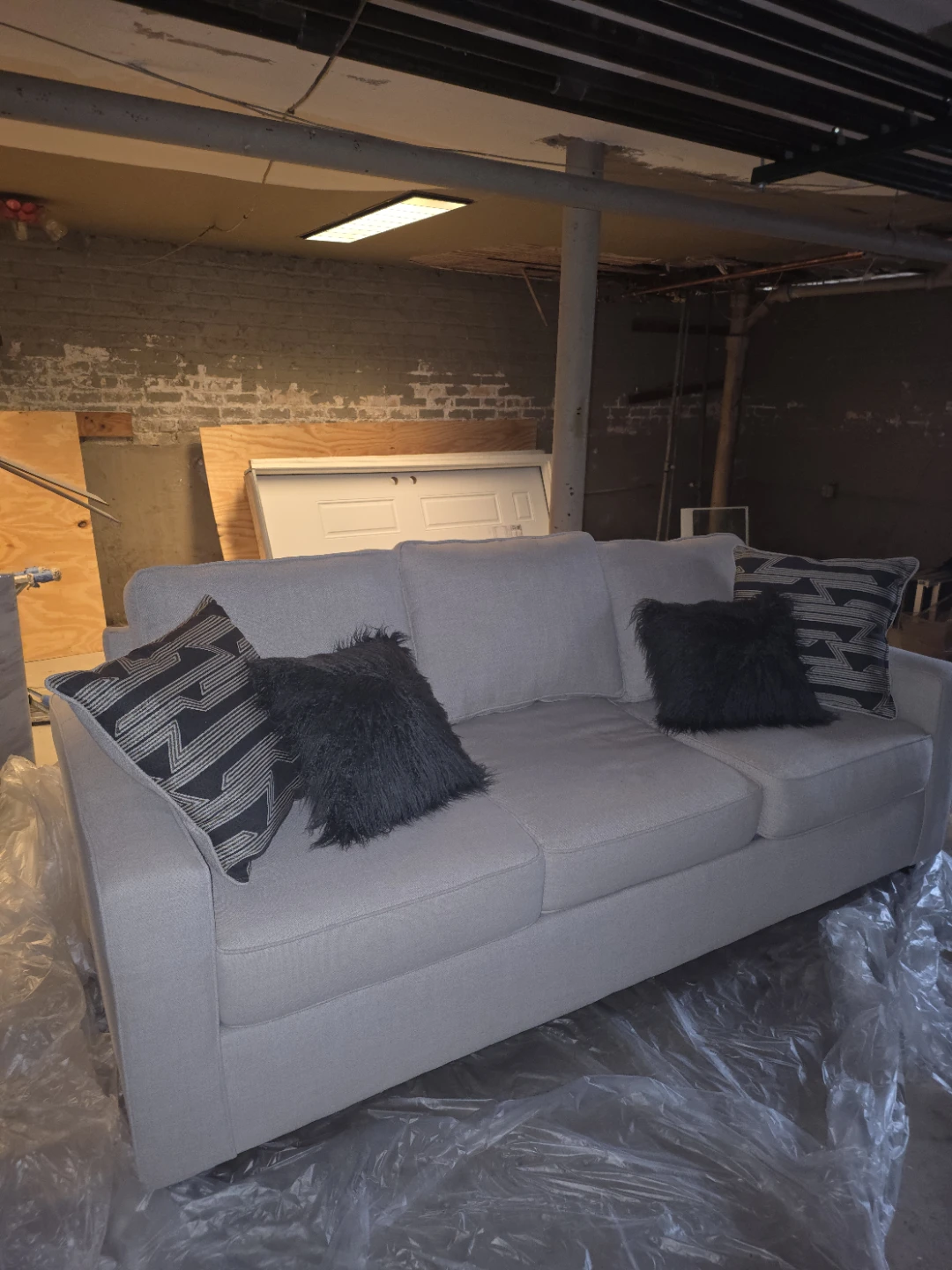 Modern 3-Seater Sofa – Like New! (Only 1 month of use) - photo 4
