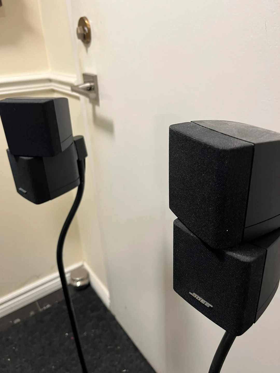 Bose Black Speakers with Stands (Pair) - photo 3