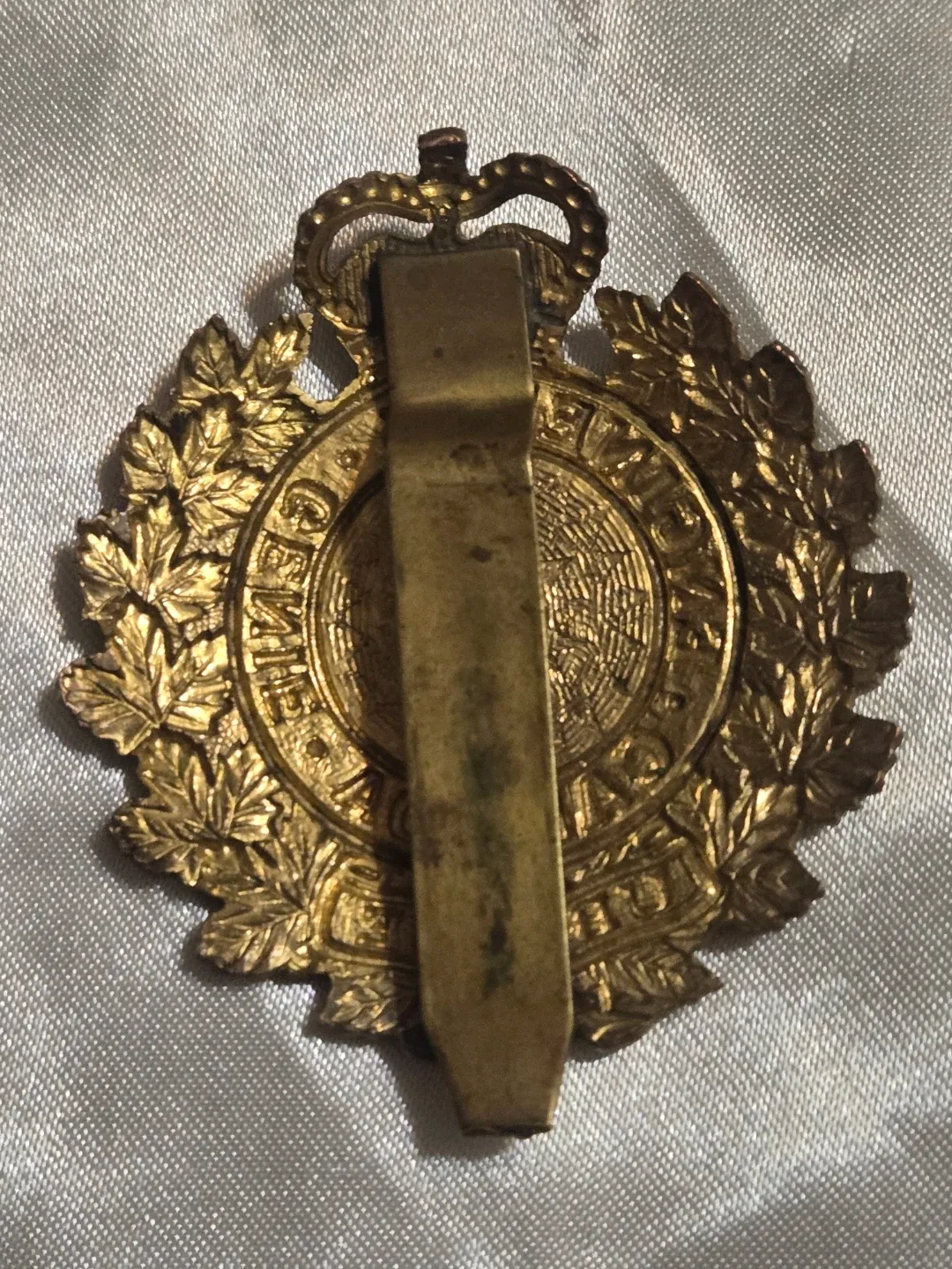 Canadian Engineers Cap Badge - photo 2