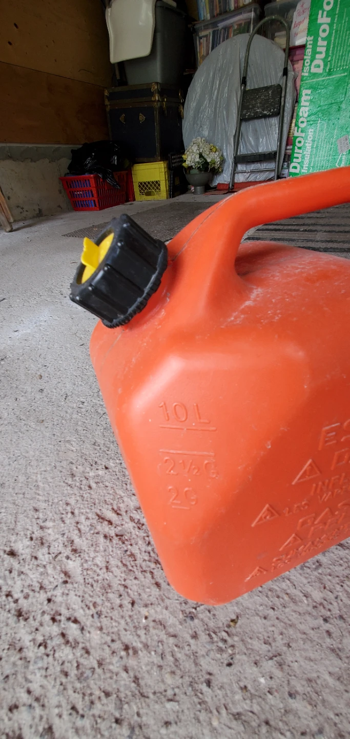 Two 10L Red Gas Cans - photo 3